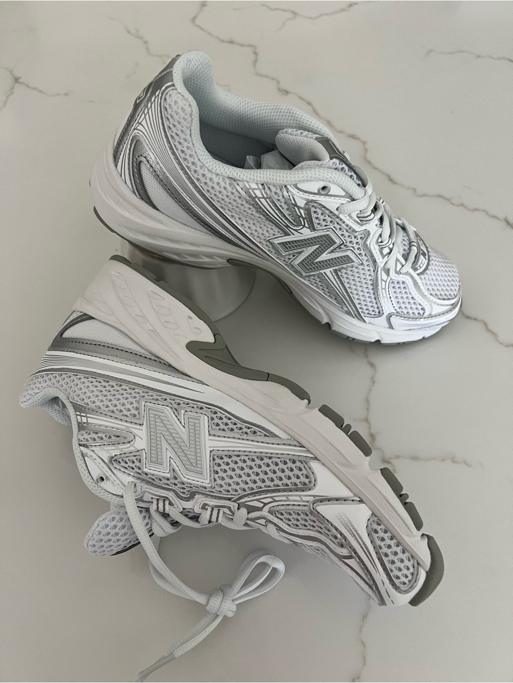 New Balance White & Silver Athletic Sneakers - Kids Sz 6